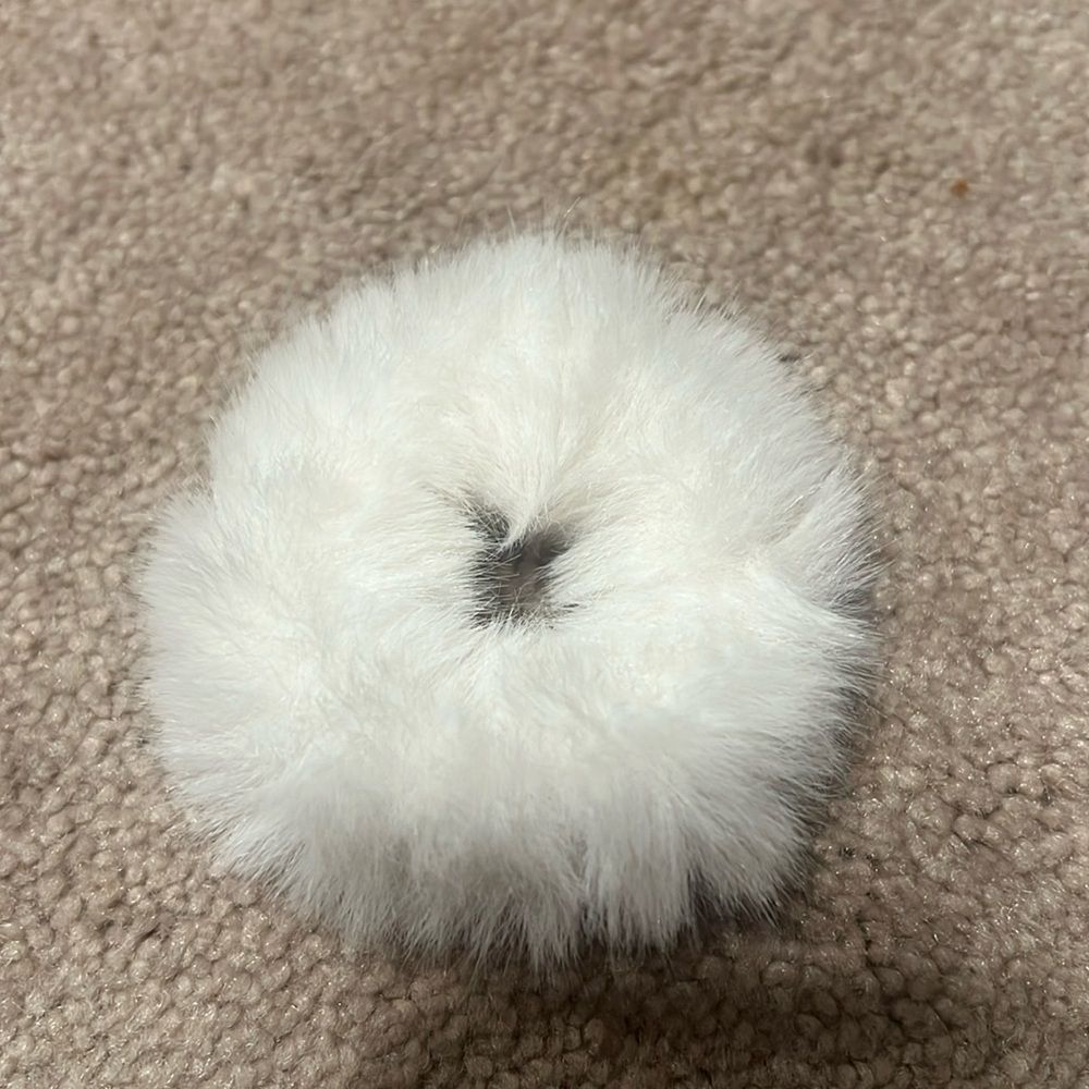 NEW - WHITE FAUX FUR FUZZY SCRUNCHIE